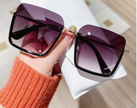 Oversized Square Sunglasses – UV400 Protection