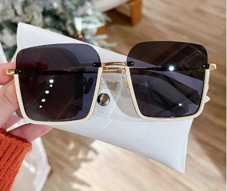 Oversized Square Sunglasses – UV400 Protection